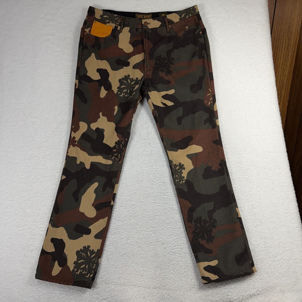 AKOO Camo Jeans Mens 38 Fits 36x31 Felt Faux Leather Accents Riveted NWOT